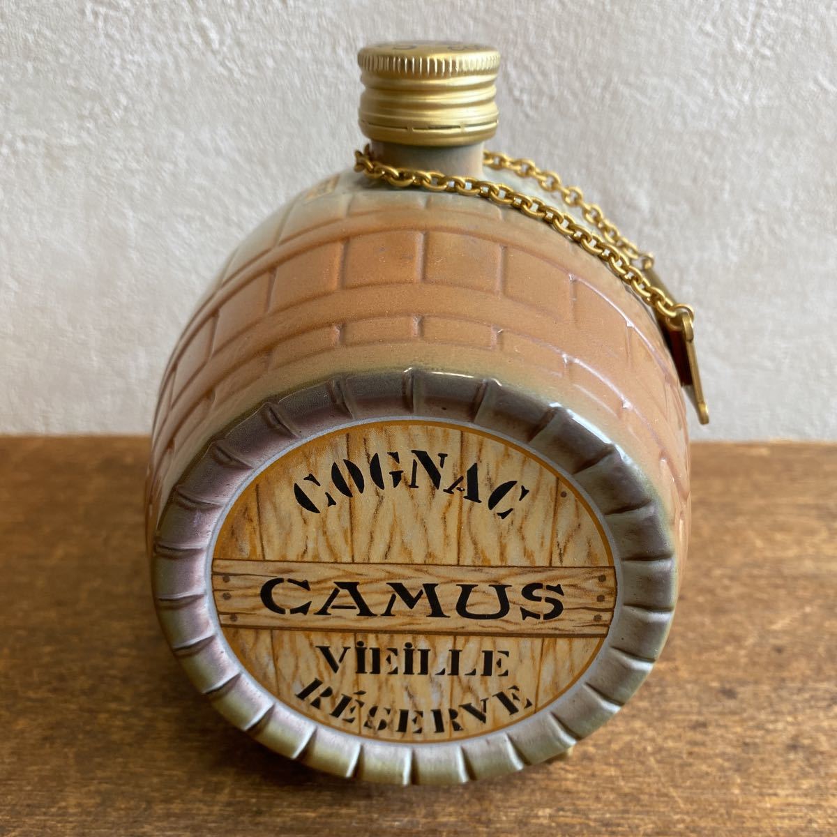 配送無料★未開栓 古酒【COGNAC CAMUS】キャムズ カミュ コニャック 700ml 樽型 陶器ボトル ブランデー