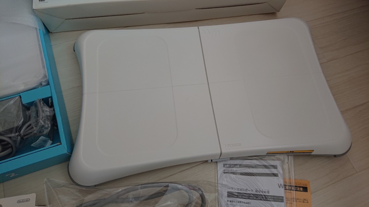 任天堂 Wii本体+Wii Fit Plus ソフトバランスWiiボードセット 任天堂 Wii本体+Wii Fit Plus ソフトバランスWiiボードセット