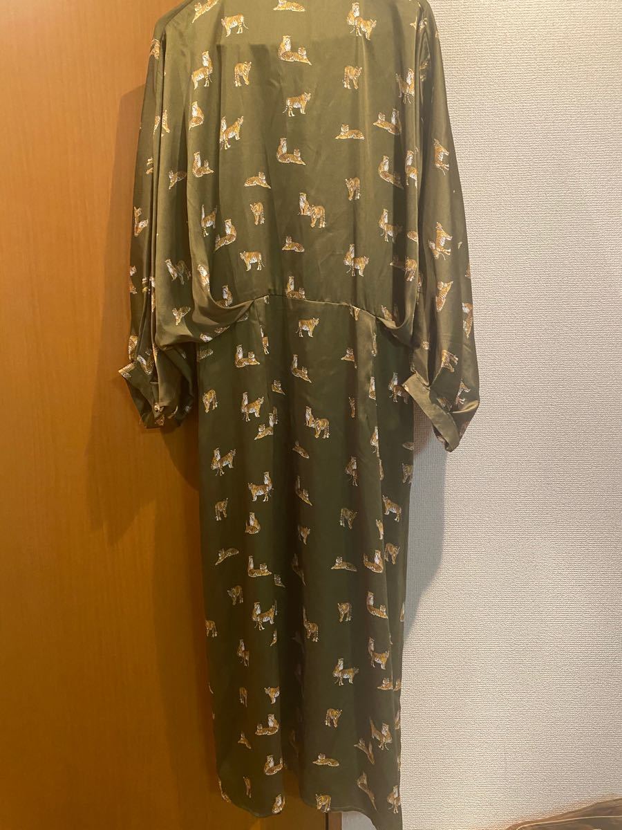 Paypayフリマ Zara アニマル柄ワンピース Paypayフリマ Zara アニマル柄ワンピース
