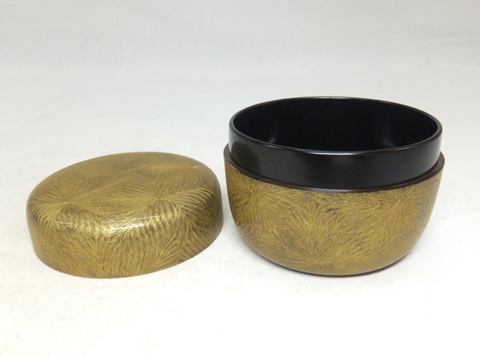 R958】茶道具 輪島塗 極上 棗 平棗 松翠作 極密極細 沈金 しのぶ R958】茶道具 輪島塗 極上 棗 平棗 松翠作 極密極細 沈金 しのぶ