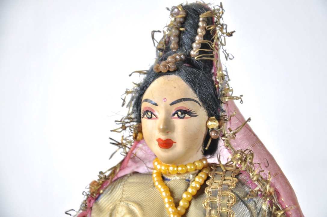 ビンテージ インド製 マニプール州 民族人形 民芸衣装を纏った女性 手作り、味わい感のある素敵な人形 YAYの画像4