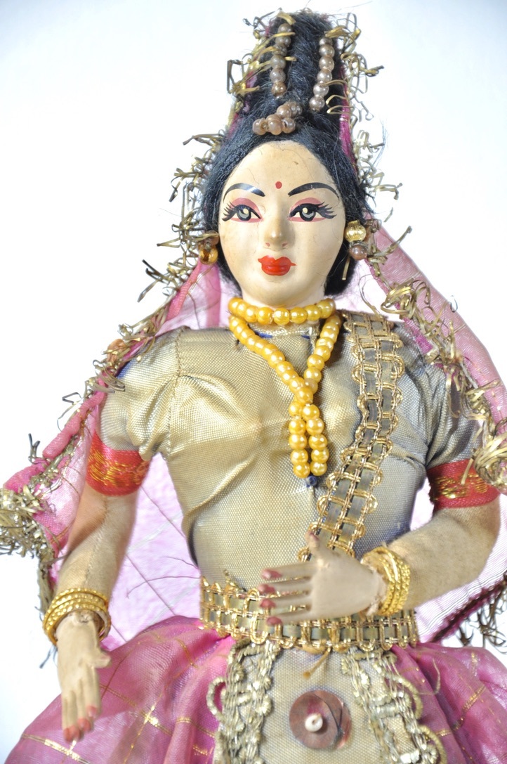 ビンテージ インド製 マニプール州 民族人形 民芸衣装を纏った女性 手作り、味わい感のある素敵な人形 YAYの画像3