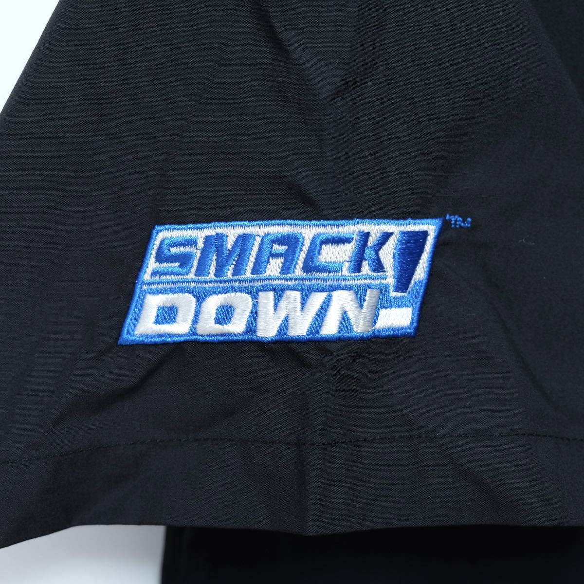 【送料無料】WWE/半袖ワークシャツ/SMACK DOWN/スマックダウン/プロレス/2ポケット/刺繍/ワッペン/ブラック/MEDIUM_画像3