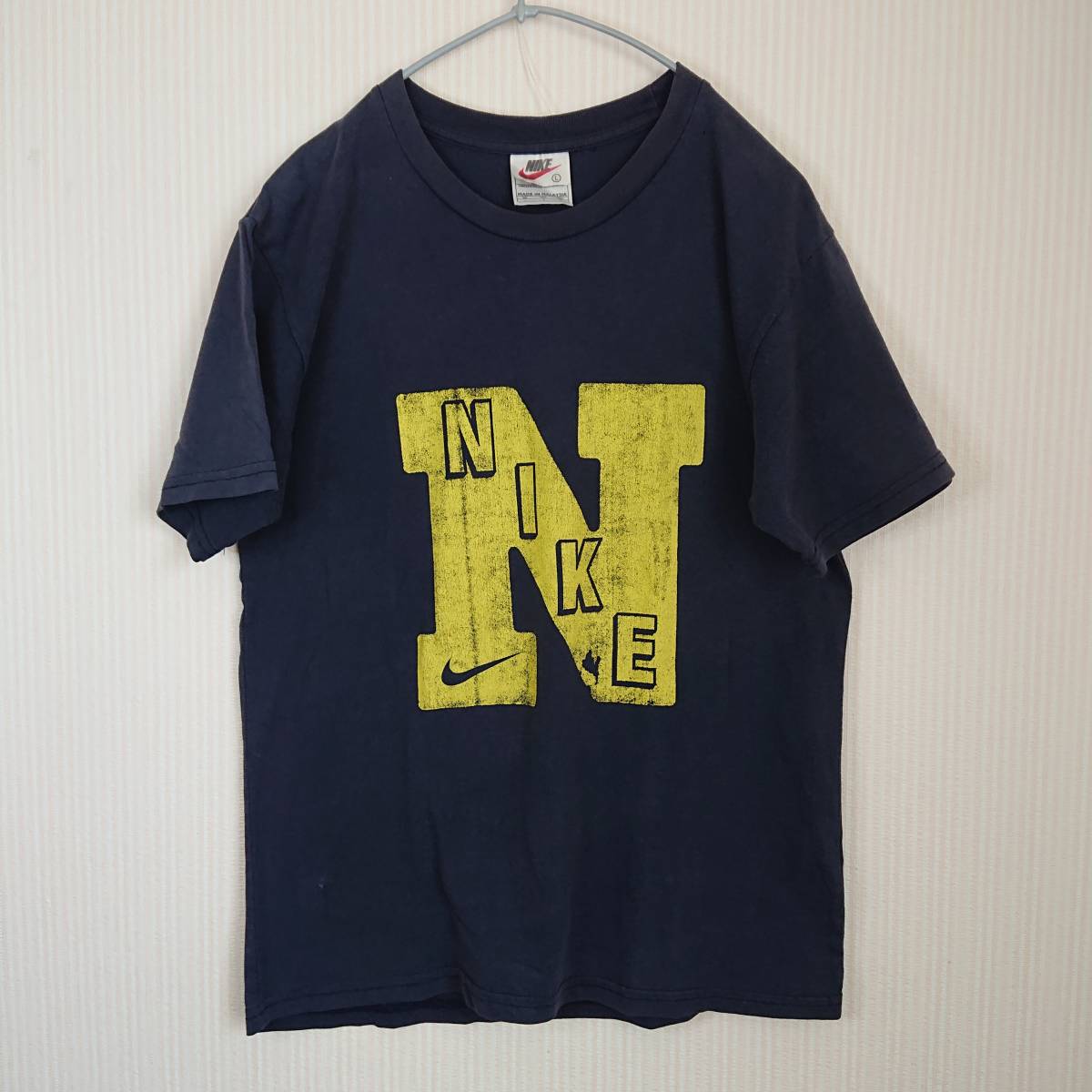 NIKE ナイキ Tシャツ ネイビー Made in Malaysia マレーシア製 白タグ ビンテージ サイズ KID’SL 半袖 綿100％ 小穴 汚れアリ_画像2