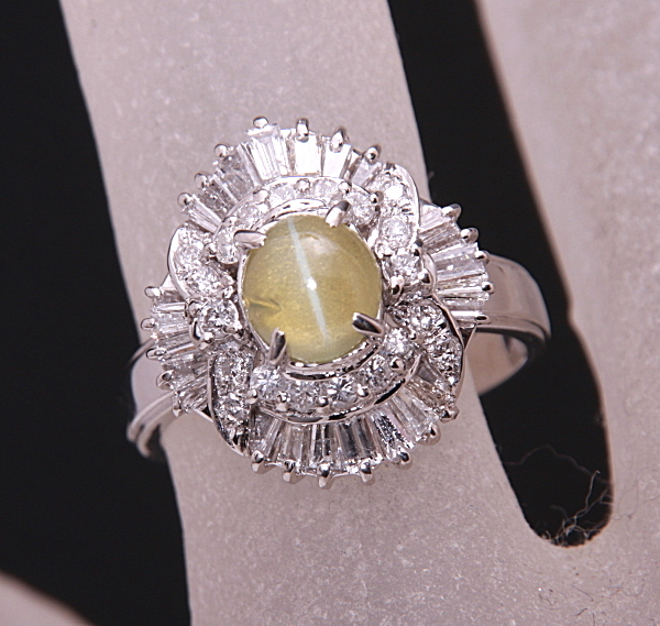 《質屋》Pt900★天然クリソベリルキャッツアイ0.90ct+ダイアリング★C-5306