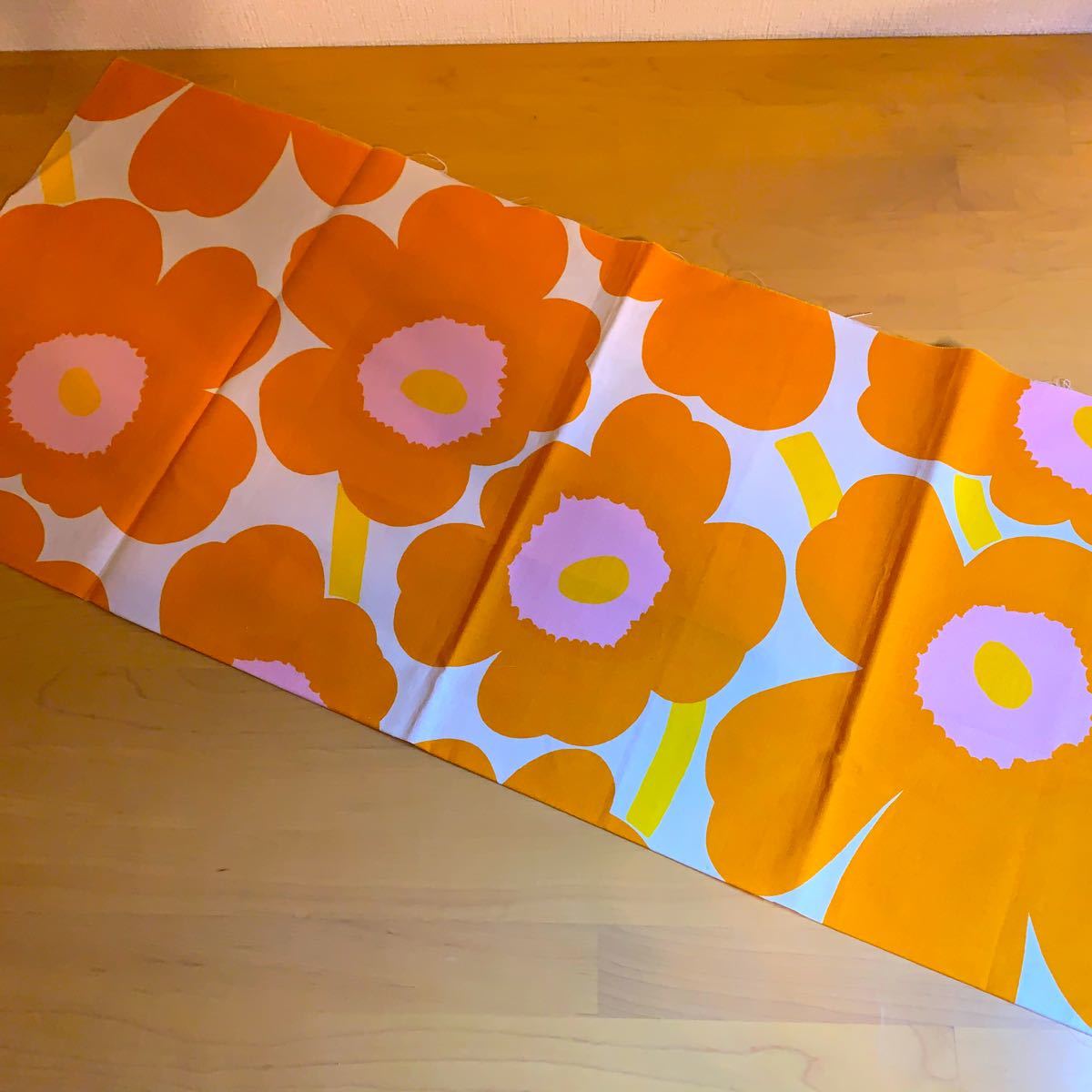 マリメッコ  生地　はぎれ　オレンジ　ピンク　ウニッコ marimekko