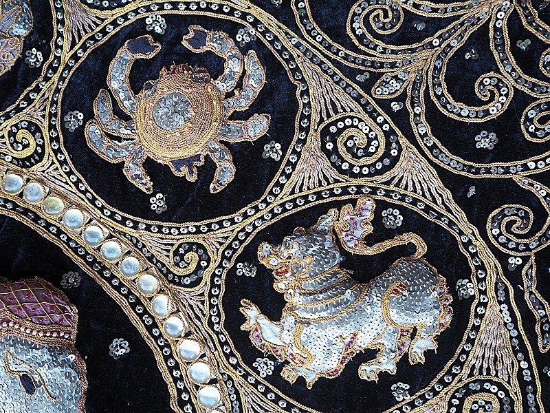 インド インドネシア 刺繍 タペストリー 壁掛け 壁飾り 中古美品 立体