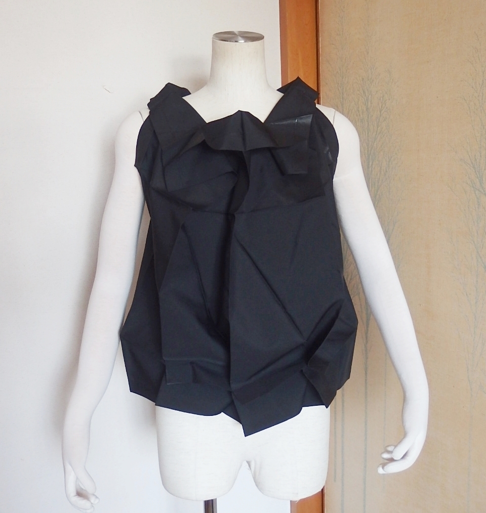 132 5. ISSEY MIYAKE イッセイミヤケ 3D立体折紙ブラウス ノースリーブ
