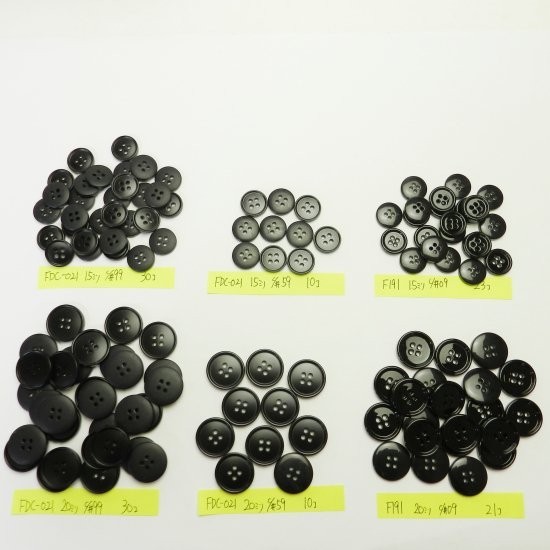 [124個入]黒色系ボタン まとめてお得な６種類詰め合わせ/15・20mm/4穴/-B506_画像1