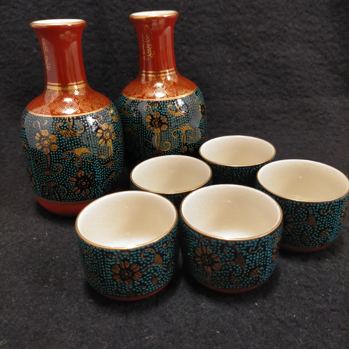 九谷隆山 朱巻 金彩 青粒鉄仙 酒器揃え お猪口 盃 徳利 未使用品 九谷焼
