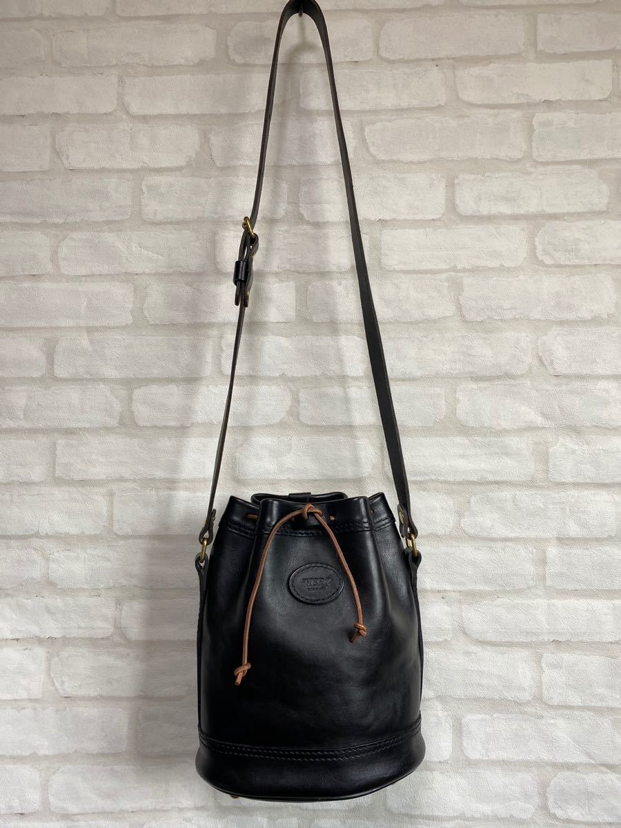 HERZ レザーショルダーバッグ 巾着 ショルダーポシェット ショルダーバッグ ブラック ヘルツ