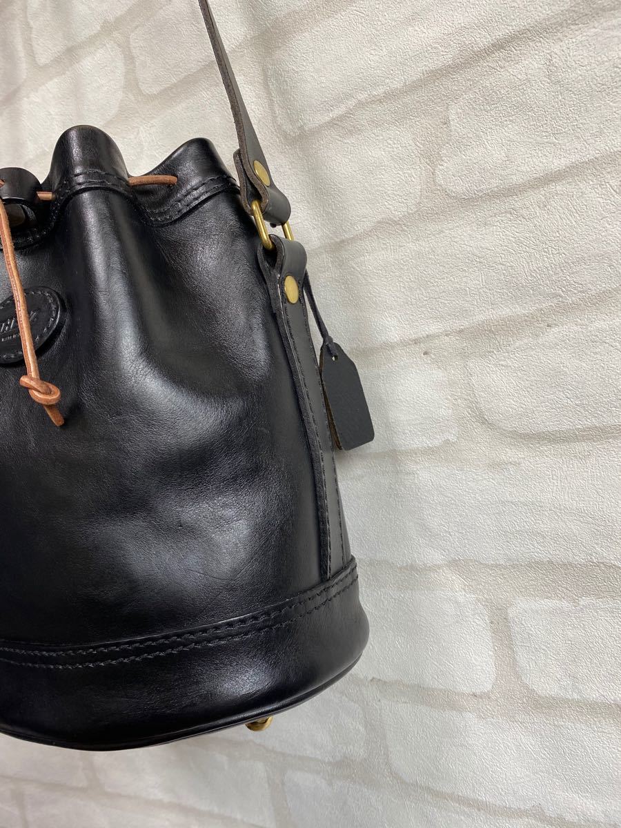 HERZ レザーショルダーバッグ 巾着 ショルダーポシェット HERZ レザーショルダーバッグ 巾着 ショルダーポシェット