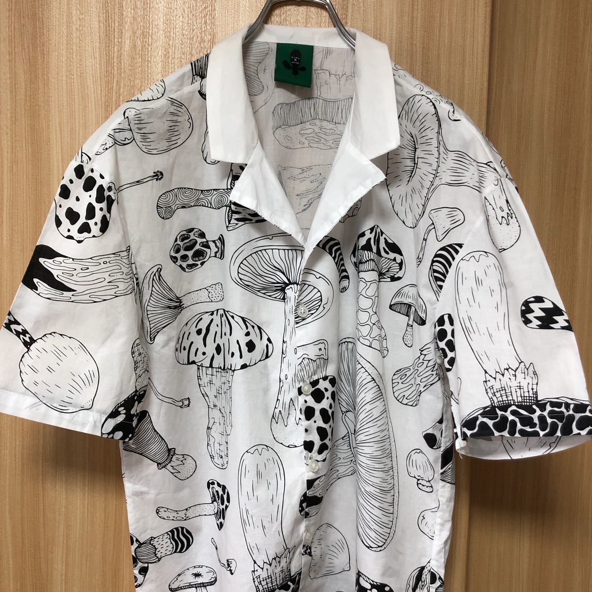 Paypayフリマ 古着 ヴィンテージ 柄シャツ きのこ 総柄 白 モノクロ メンズ アロハシャツ 半袖 Paypayフリマ 古着 ヴィンテージ 柄シャツ きのこ 総柄 白 モノクロ メンズ アロハシャツ 半袖