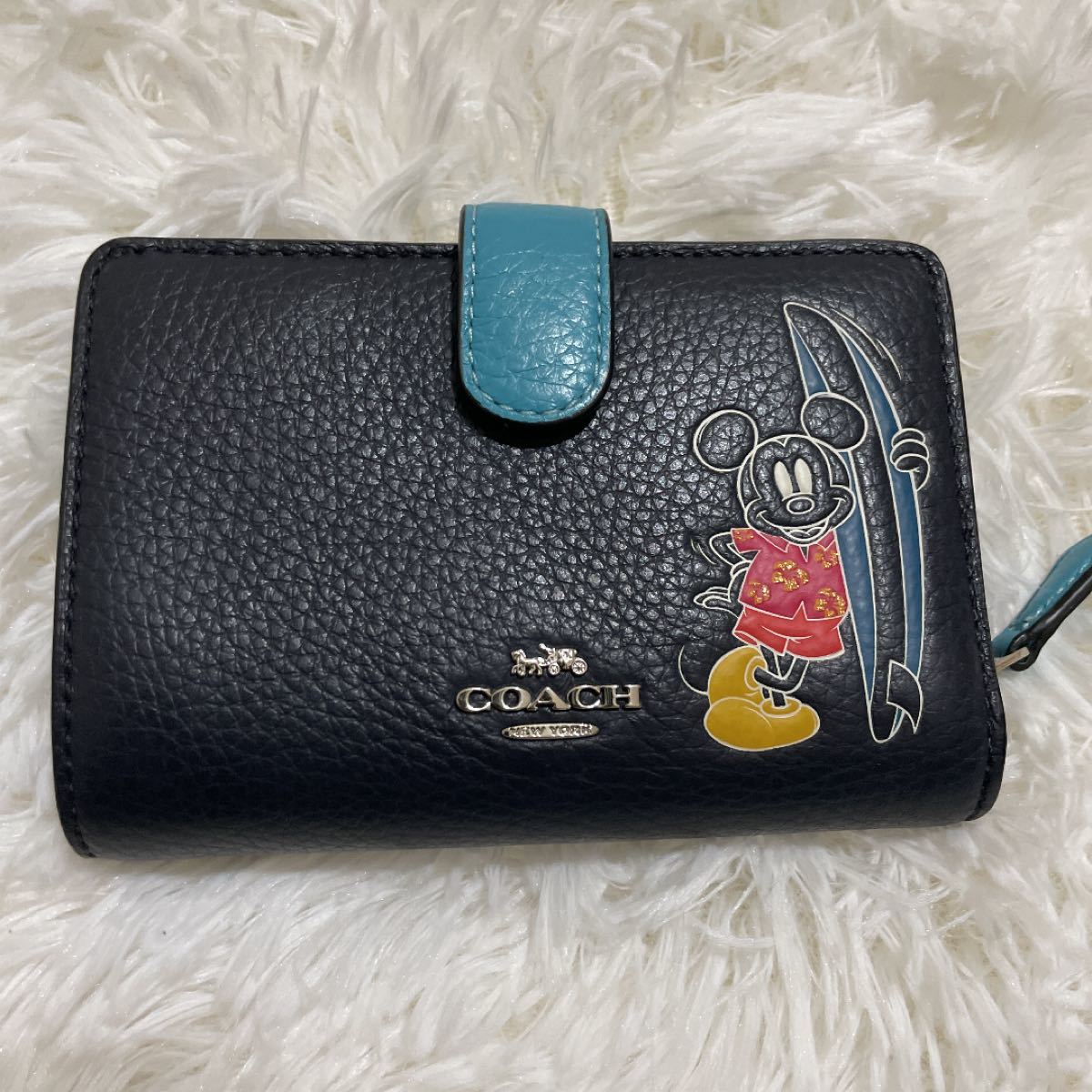 日本限定 極美品 コーチ 二つ折り財布 ディズニーコラボ ネイビー サーフィン