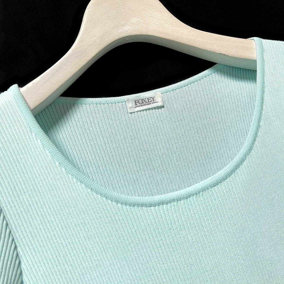 上等な 新品未使用 白カットソー FOXEY - Tシャツ/カットソー(半袖/袖 