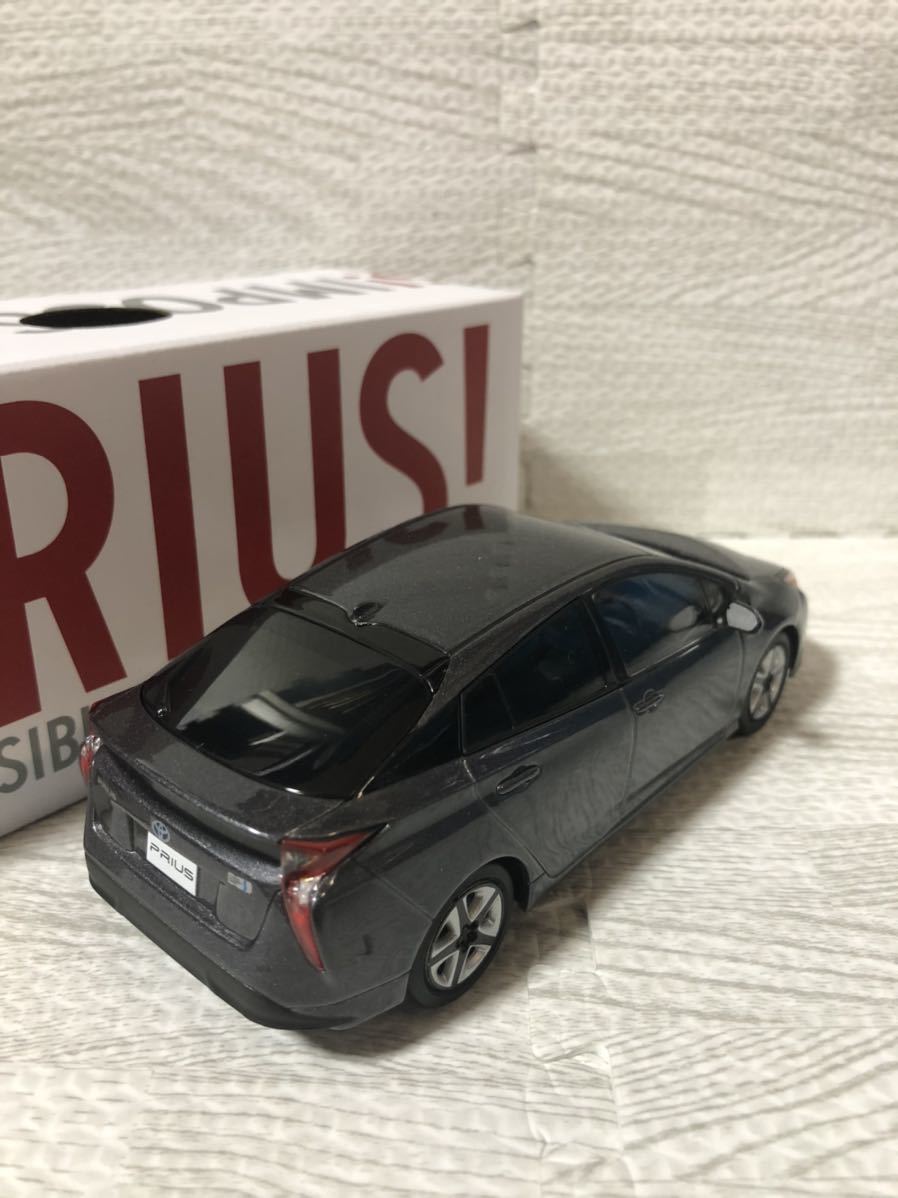 1/30 トヨタ 新型プリウス PRIUS 前期 非売品 カラーサンプル ミニカー　グレーメタリック_画像2