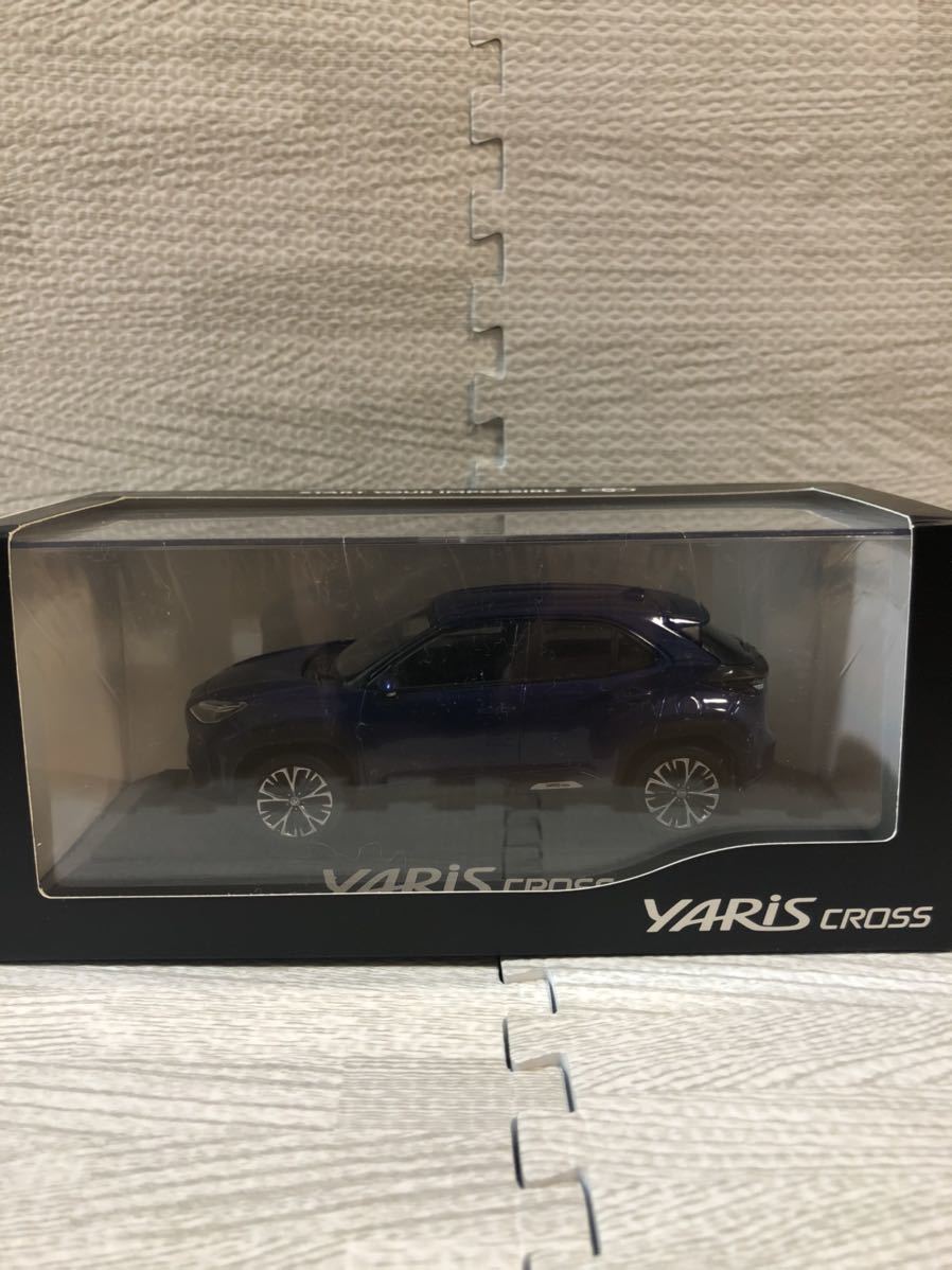 1/30 トヨタ 新型ヤリスクロス YARIS CROSS ハイブリッド カラーサンプル ミニカー 非売品 ダークブルーマイカメタリック