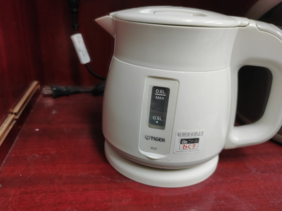 タイガー 電気ケトル わく子 600ml ホワイト PCF-G060-W