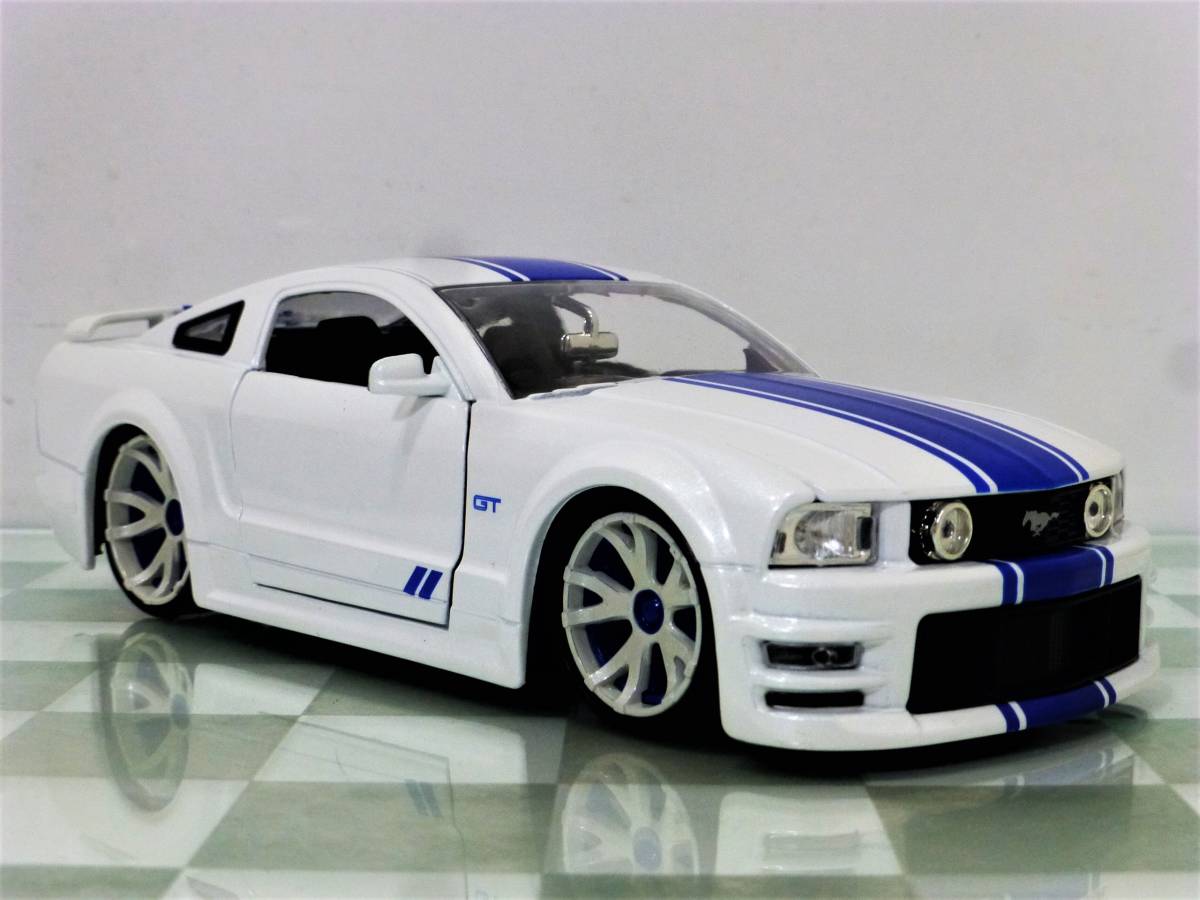 #JADA TOYS 1/24 2006 FORD MUSTANG GT WHITE# Ford Mustang X