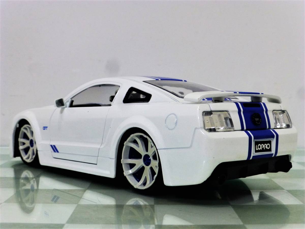 #JADA TOYS 1/24 2006 FORD MUSTANG GT WHITE# Ford Mustang X