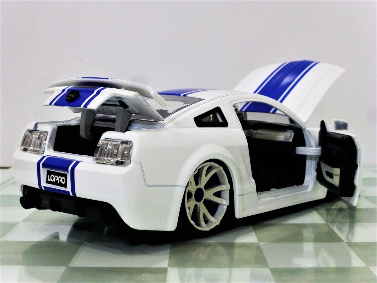 #JADA TOYS 1/24 2006 FORD MUSTANG GT WHITE# Ford Mustang X