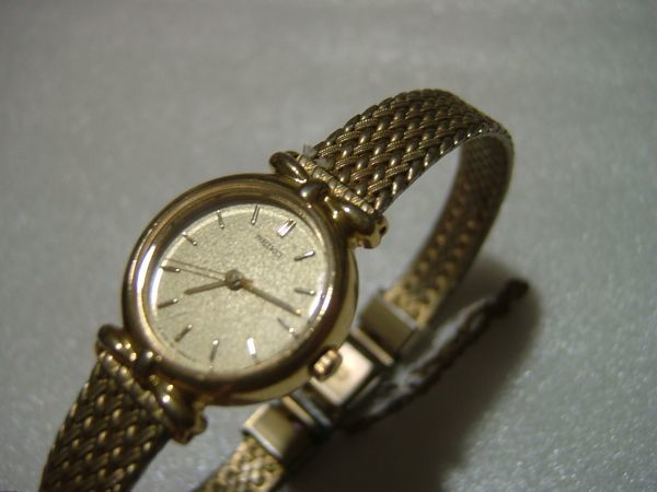 円高還元 セイコー ブレスレット型レディース腕時計 ゴールド色 SEIKO