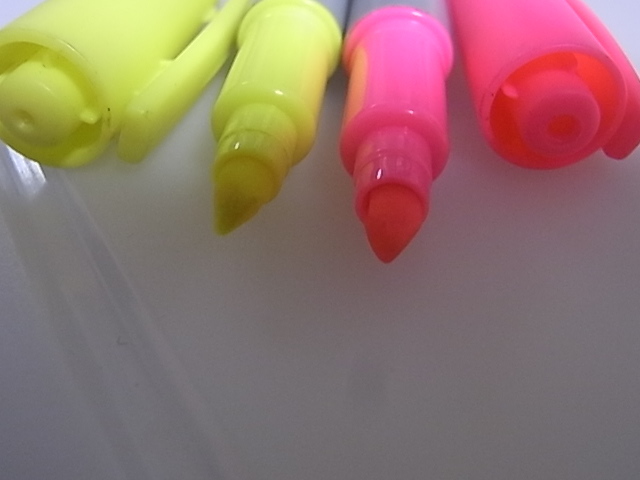 蛍光ペン ピンク＆イエロー ２本セット 新品＆少し使用 ラインマーカー アスクル_画像4