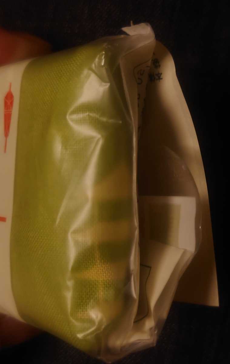 即決！未使用経年品 サントリー伊右衛門 てぬぐい 柄:仏閣新緑 2008年 ペットボトルのオマケ 鮮やかな黄緑色　これは華やか！_画像4