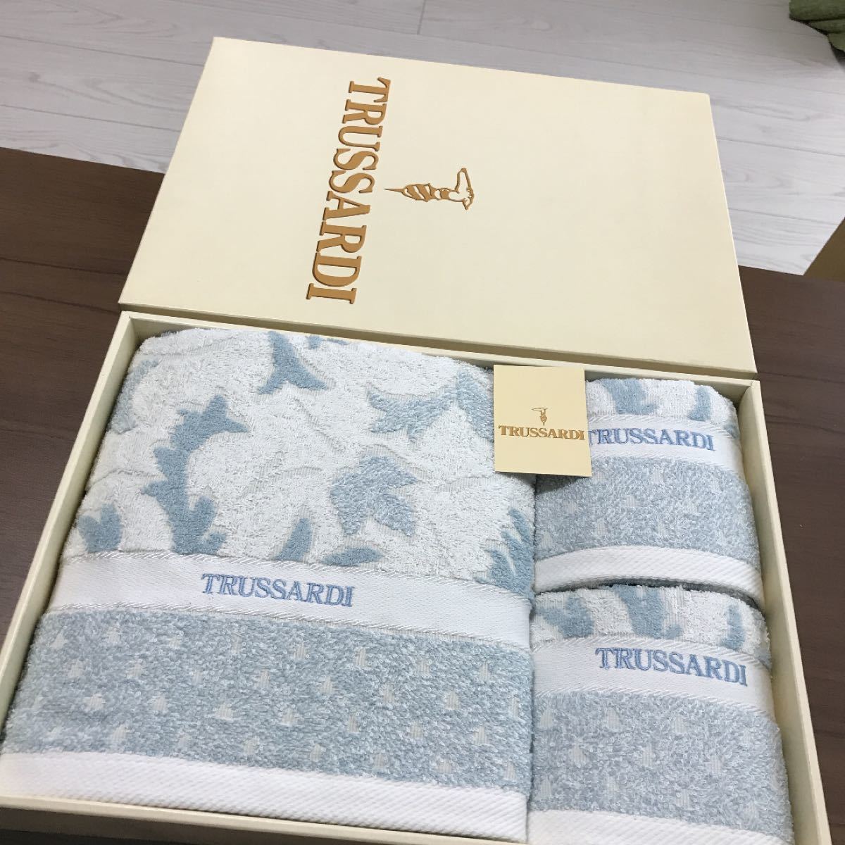 直輸入品激安 TRUSSARDI タオル2枚 未使用 DA TRUSSARDI(ダ トラサルディ) ゲストタオル×2 約35×35cm
