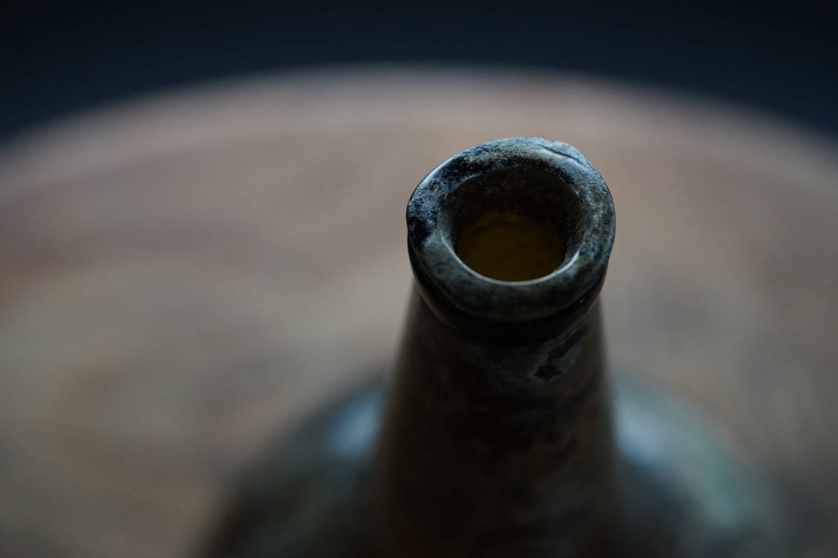 銀化した古いオニオンボトル / 1700年代初頭・オランダ / 土中発掘