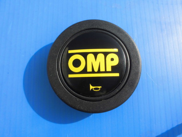 当時物 長期保管 未使用 新品 OMP ステアリング ホーンボタン 黒 ブラック 黄色 イエロー_画像1