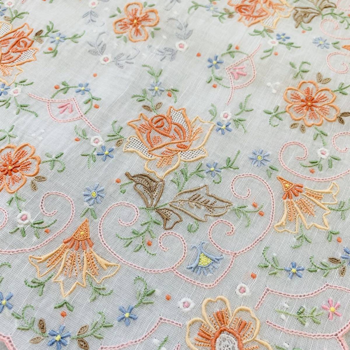 海外花系 スワトウ カラー 手刺繍 ハンカチ 約29cm 中国 汕頭 刺繍