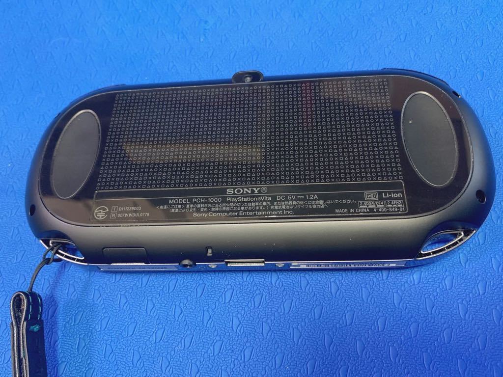 PS Vita PCH-1000 psvita本体 充電器 ゲームソフト　スタンド　保護ケース　16GBメモリーカード 付き、中古品