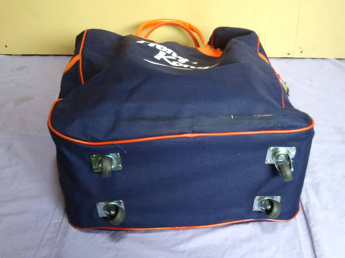 * Hong Kong / caster bag / Boston Carry / navy × red / key attaching 