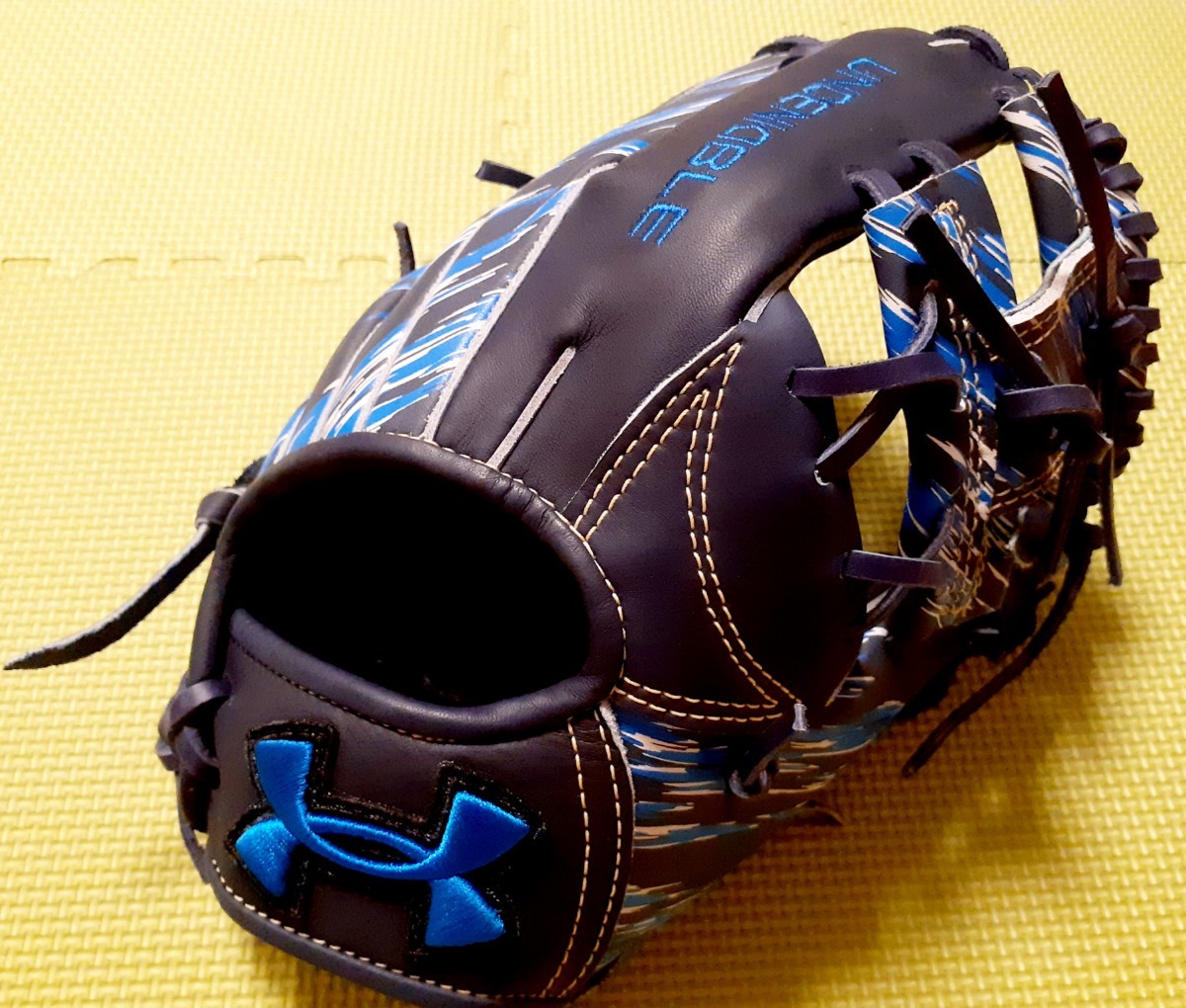 ✨超貴重✨Under Armour グローブ迷彩 内野手用 軟式グローブ アンダーアーマー 内野用 軟式グローブ 迷彩