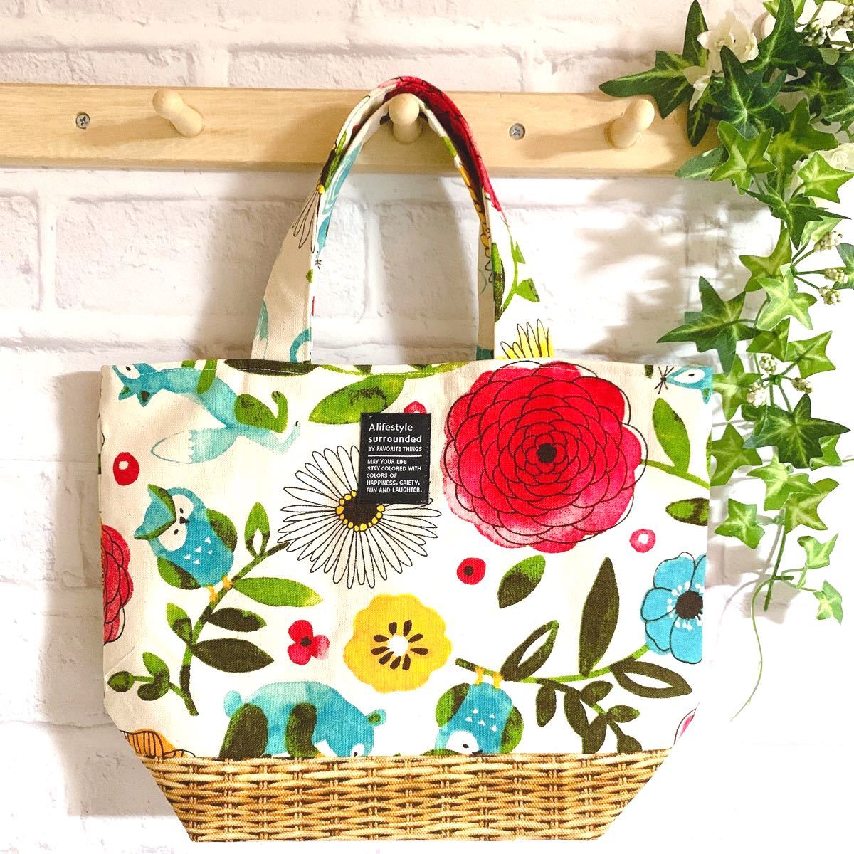 Paypayフリマ ハンドメイド トートバッグ 白赤系 花柄 北欧風 カゴ柄 ランチバッグ ミニバッグ Paypayフリマ ハンドメイド トートバッグ 白赤系 花柄 北欧風 カゴ柄 ランチバッグ ミニバッグ