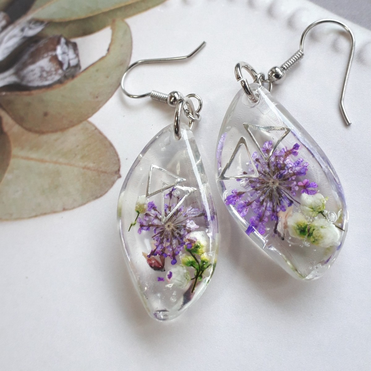 変形しずくレジン/紫の小花 ピアス/イヤリング|Yahoo!フリマ 変形しずくレジン/紫の小花 ピアス/イヤリング|Yahoo!フリマ