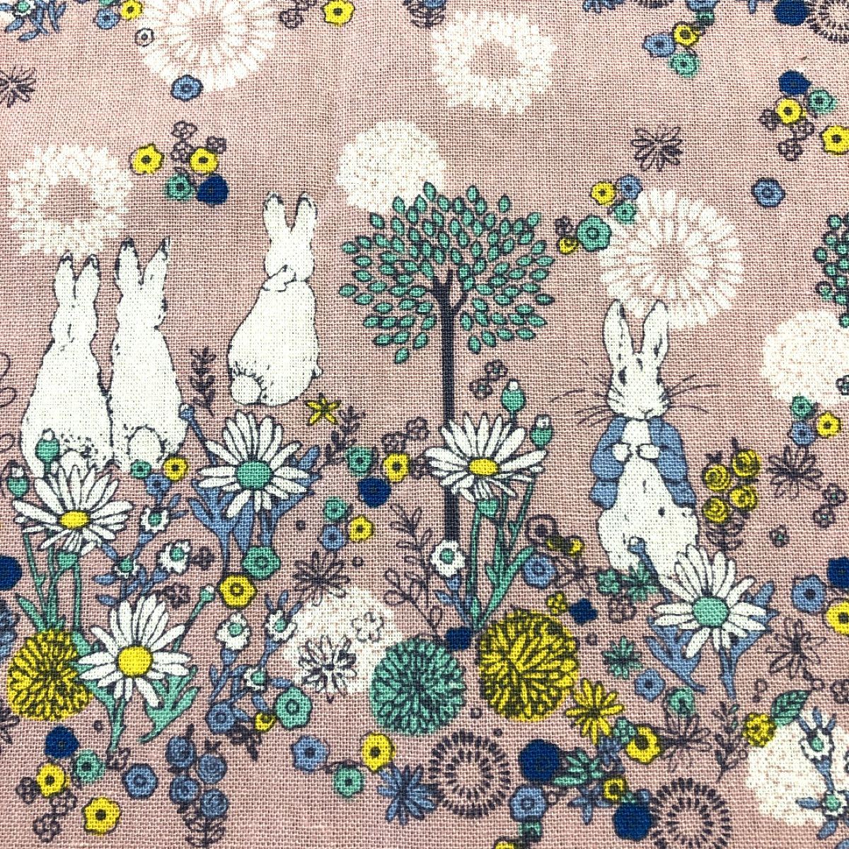 ハギレ　 ピーターラビット (フラワーメドウ) ペールピンク　綿麻キャンバス　カットクロス　110 × 50cm 