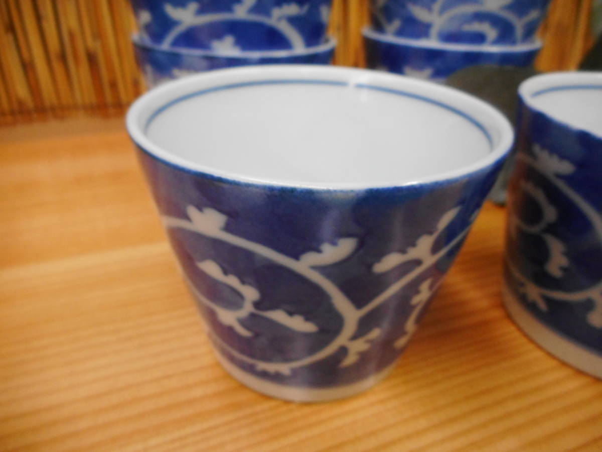 和風陶器　蕎麦猪口　染付陶器　唐草模様　8客　青い　和食器　中古品_画像3