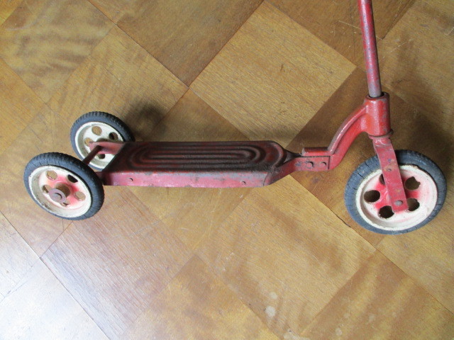 古いキックボード赤 三輪車スケーター玩具おもちゃインテリア