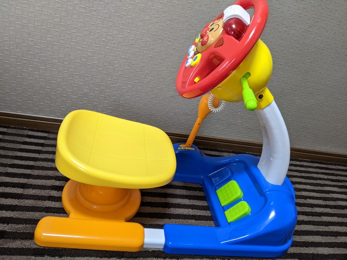 アンパンマン　キッズドライバー　乗用玩具　運転手なりきりおもちゃ　ハンドル　アクセル　レバー