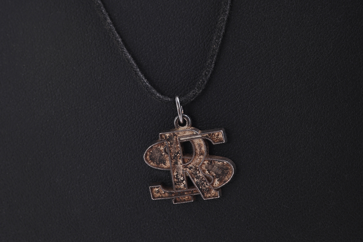 Raf simons ラフシモンズ RSロゴネックレス アクセサリー|Yahoo Raf simons ラフシモンズ RSロゴネックレス アクセサリー|Yahoo