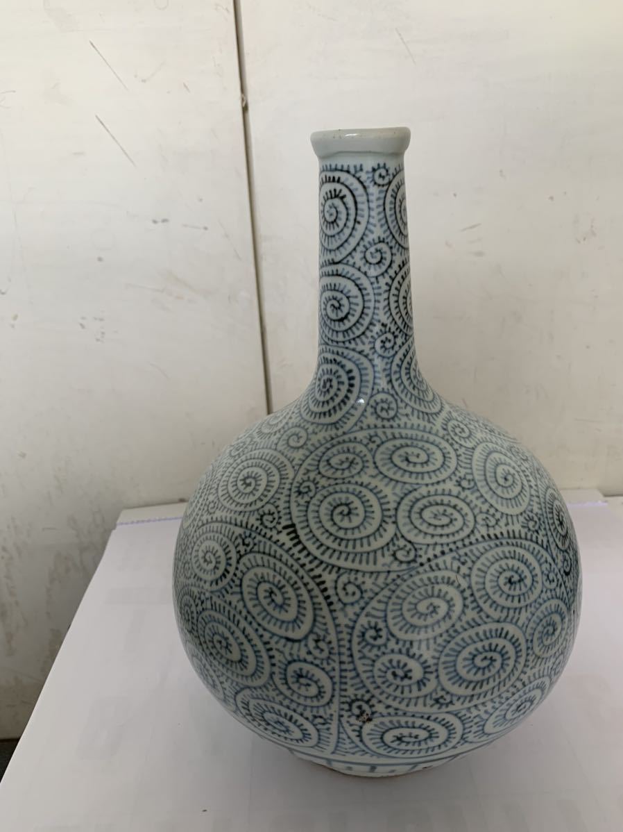  old Imari . flower vase large sake bottle blue and white ceramics . Tang . pattern completion goods Edo era 