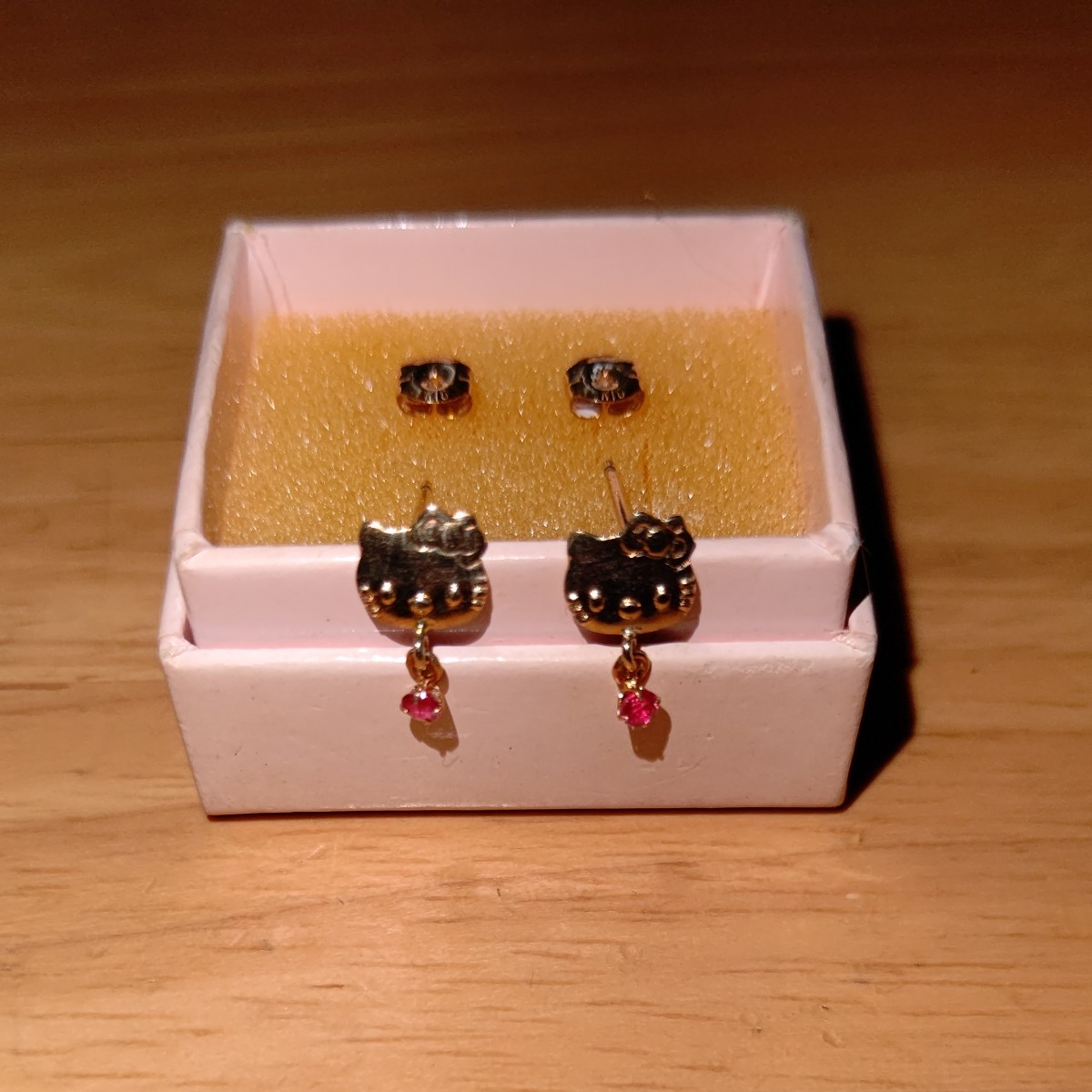 ハローキティ ピアス 18金ゴールド-
