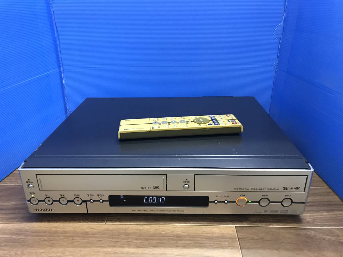 TOSHIBA 東芝 VTR一体型 HDD/DVDビデオレコーダー AK-V100　リモコン付　中古品B-50_画像1