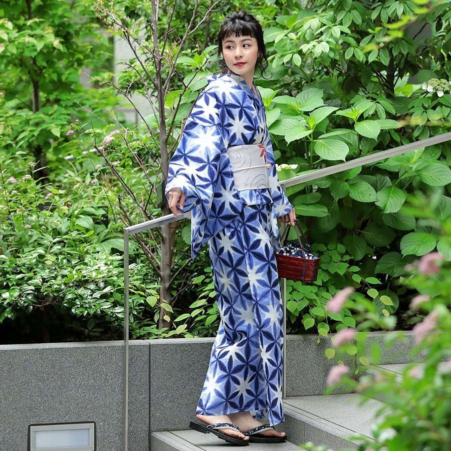 ◇大人浴衣◇高級変わり織り◇青に雪花絞り風浴衣◇しぼり葉柄 上品柄