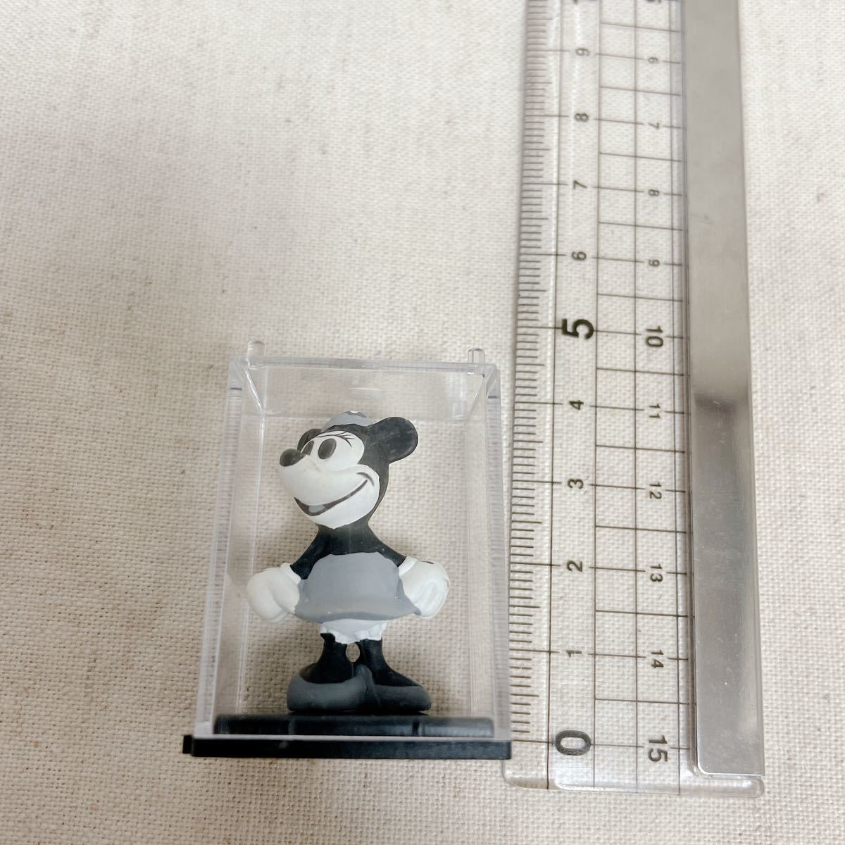 Paypayフリマ タカラトミーガチャガチャ ディズニーキャラクター フィギュアコレクション リメイクバージョン パート2 ミニーマウス白黒 Paypayフリマ タカラトミーガチャガチャ ディズニーキャラクター フィギュアコレクション リメイクバージョン パート2 ミニーマウス白黒