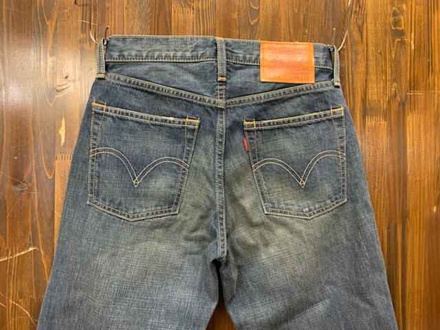 J312TC メンズ パンツ 色落ち 抜群 Levi's 502 リーバイス ジーンズ デニム インディゴ 加工 小さいサイズ 定番 人気 ブランド / W28_画像5