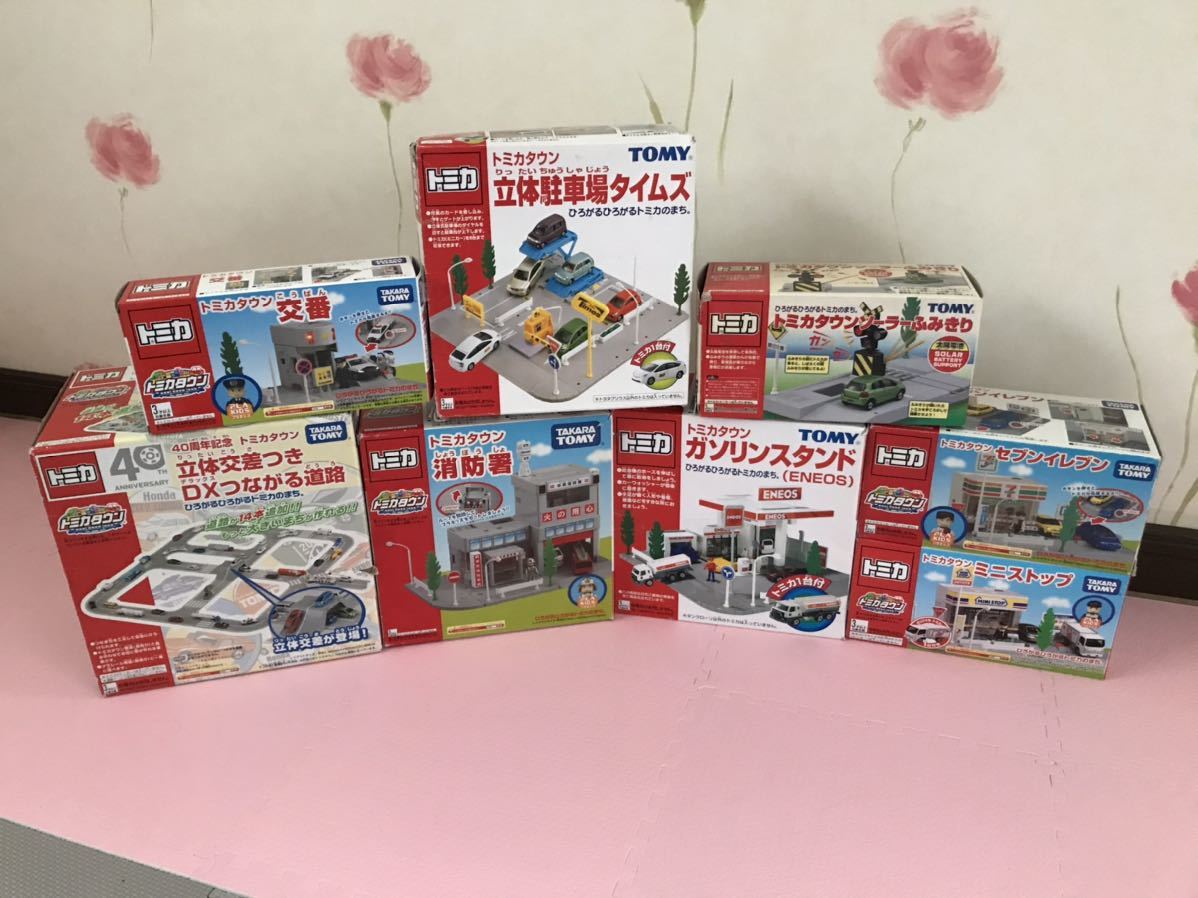 ヤフオク 送料無料 トミカタウンセット 未使用多数 道路