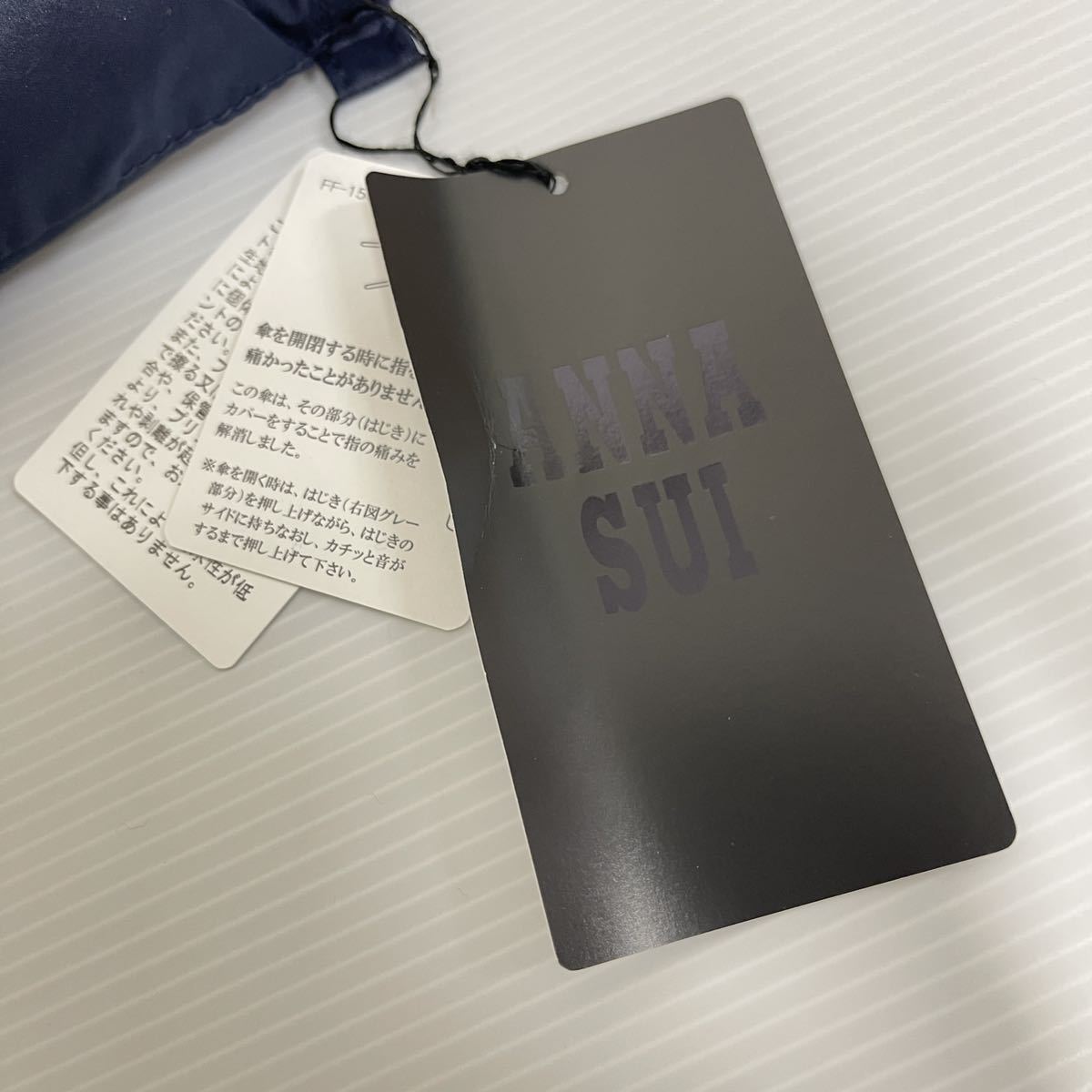 新品50957　ANNA SUI　アナスイ　折りたたみ 雨傘　ミニ傘　軽量　紺　ネイビー　持ち運び　オーロラ　通勤　お出かけ_画像4